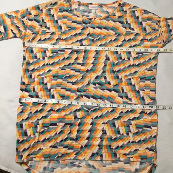 LuLaRoe short sleeve tunic EUC ๐ - Picture 4 of 7